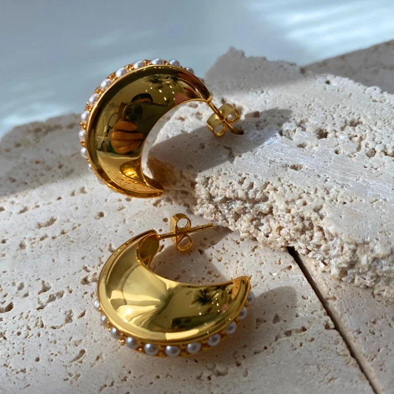 

LONDANY earrings Moon earrings pearl earrings gold-plated European and American fashionable hypoallergenic metallic texture