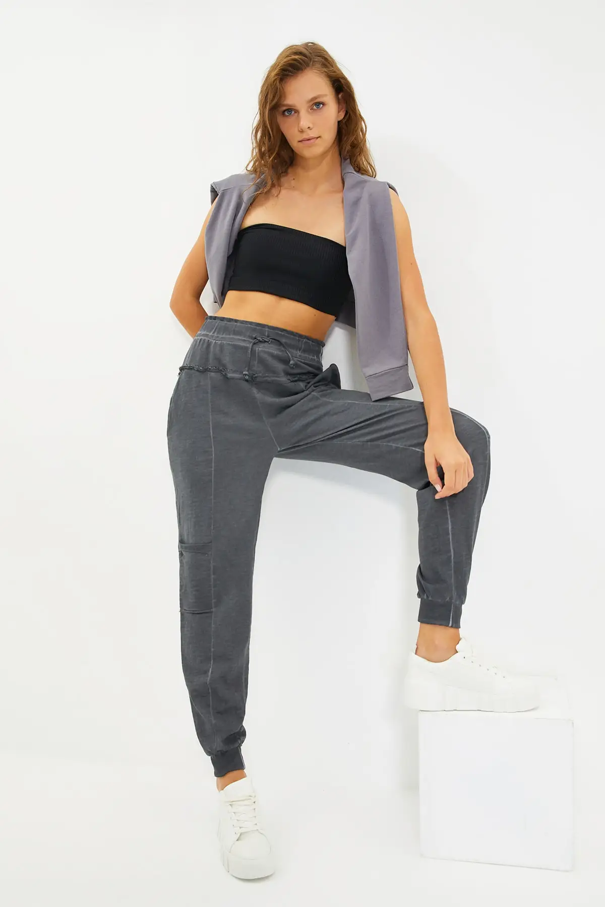 

Back flush Baloon Jogger Knitted Slim Sweatpants TWOAW22EA0372