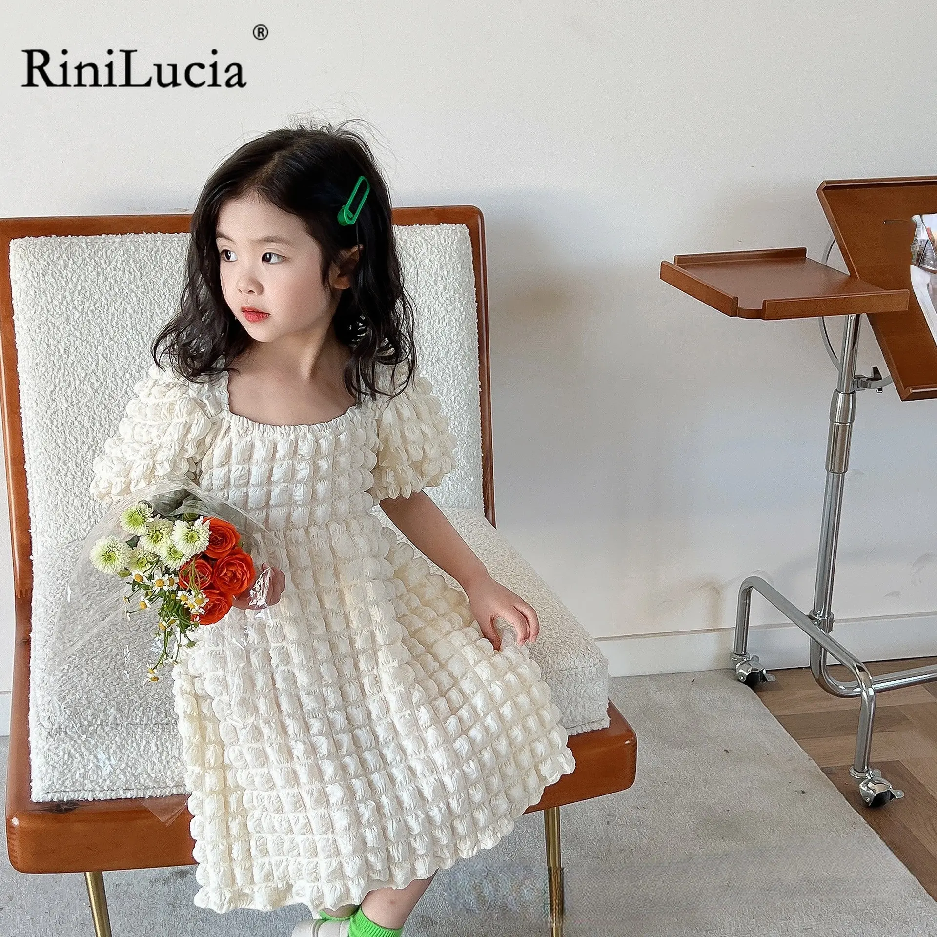 

Детское платье в клетку, с большим бантом и коротким рукавом