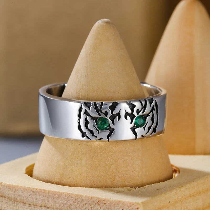 

Мужское кольцо в стиле ретро с изображением головы тигра