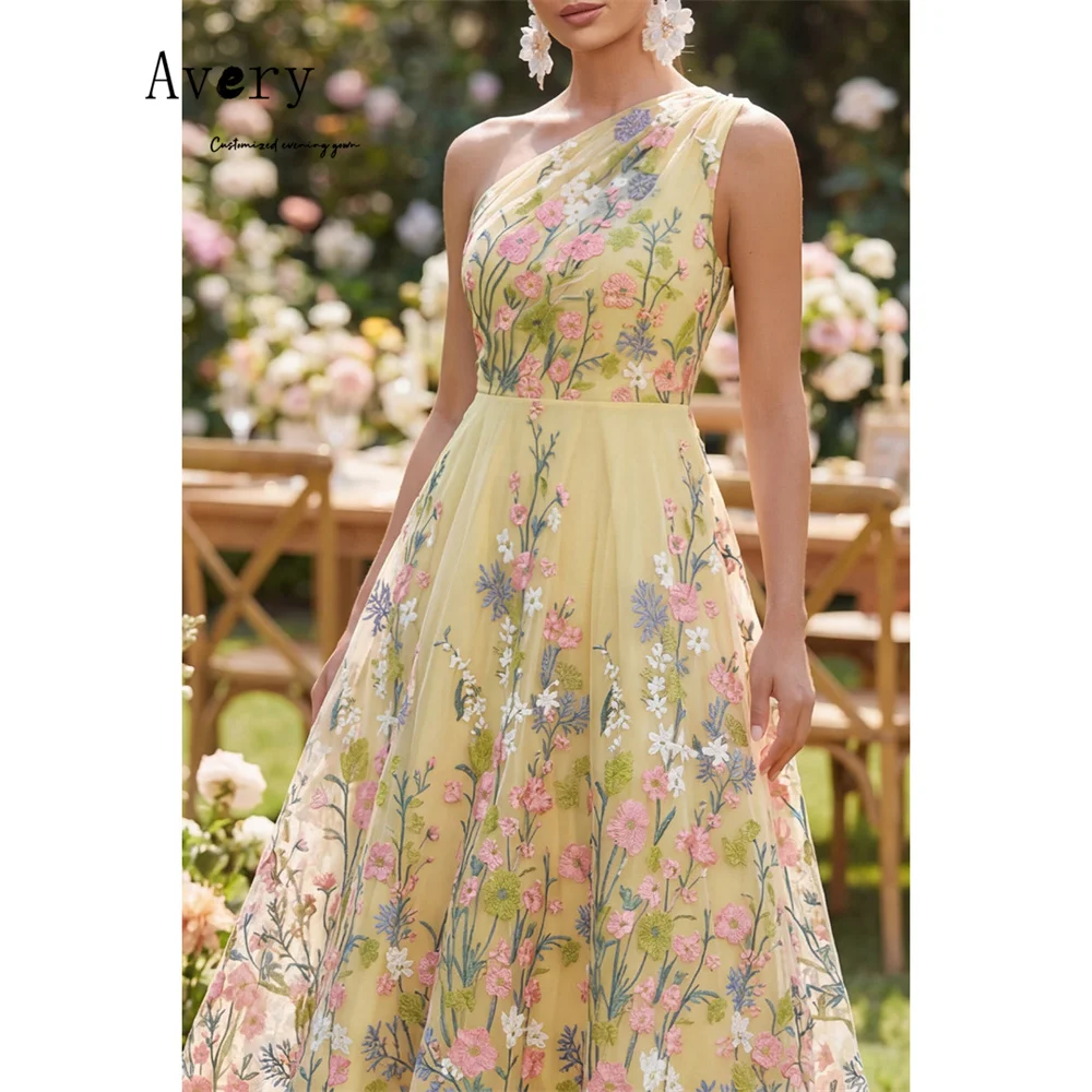 Фото Элегантные вечерние платья Avery Custom A-Line с одним открытым плечом и цветочным декором, модель 2026 года, для выпускного вечера и роскошных гала-вечеров №3