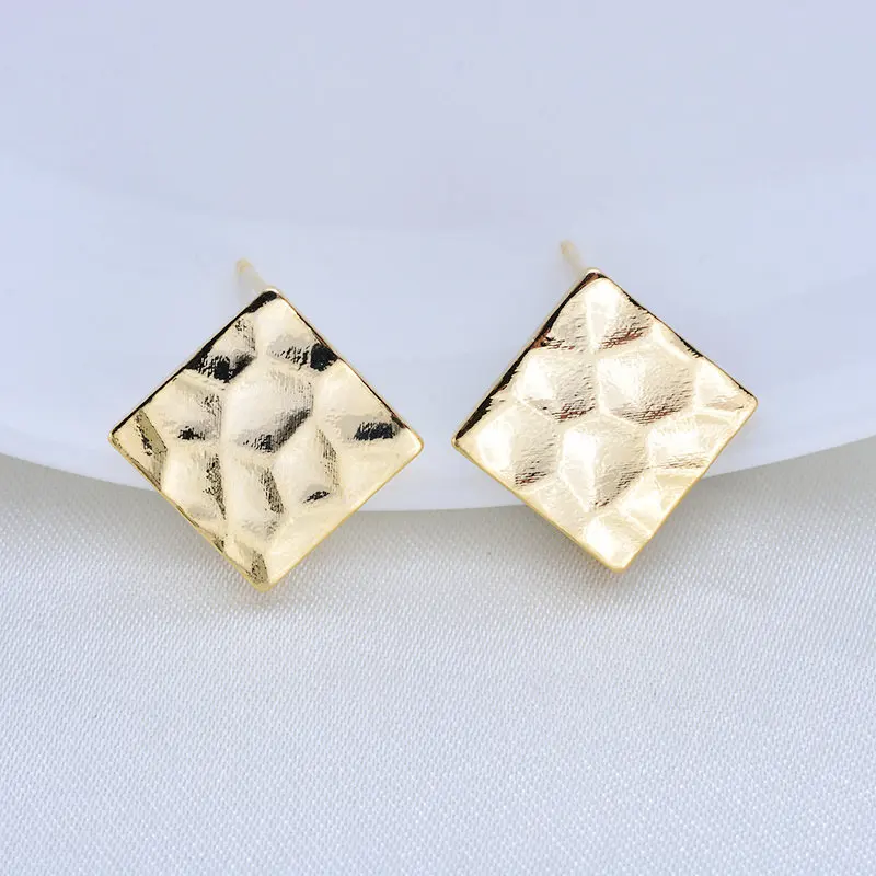 

Латунные серьги-гвоздики с ромбовидным узором, 12 мм, 14 к