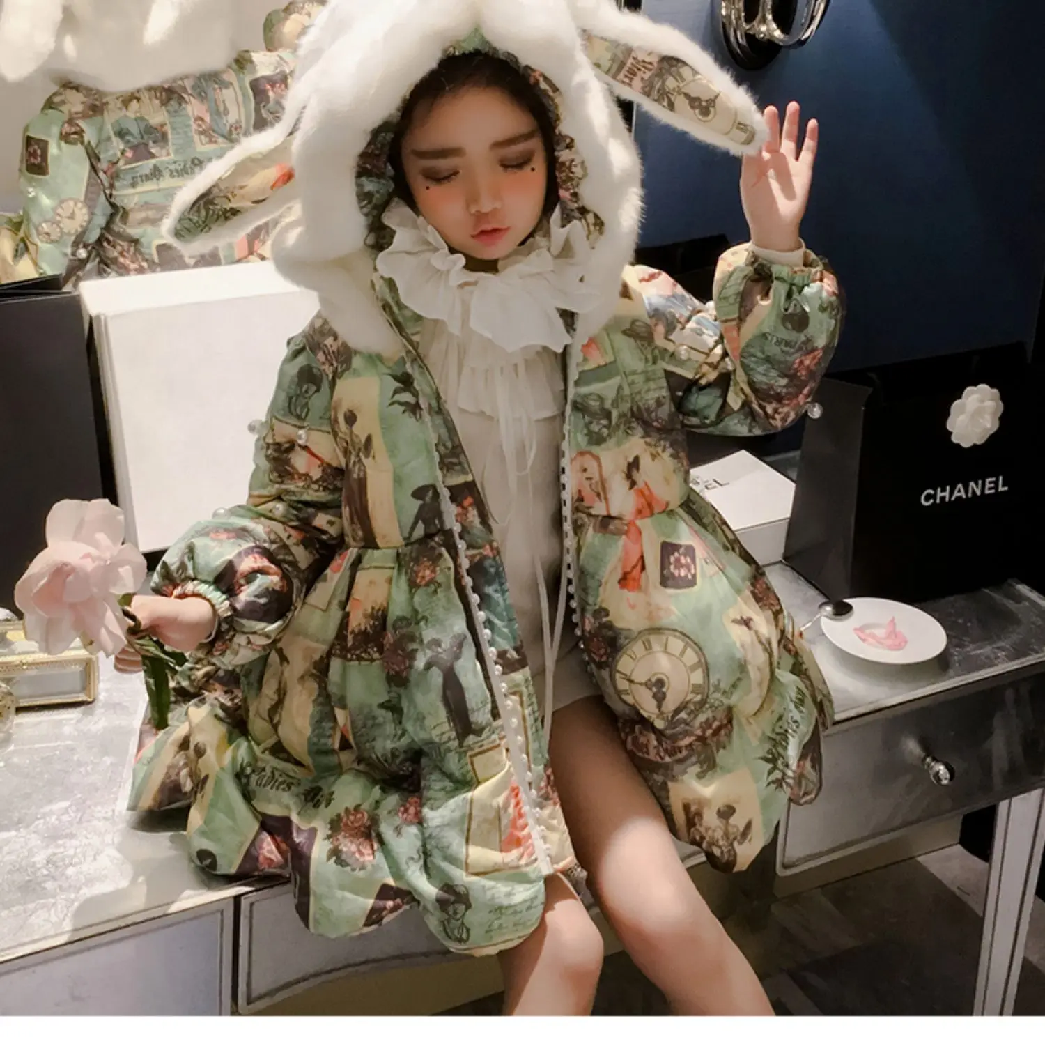 

Детская парка на утином пуху, с капюшоном и кружевом