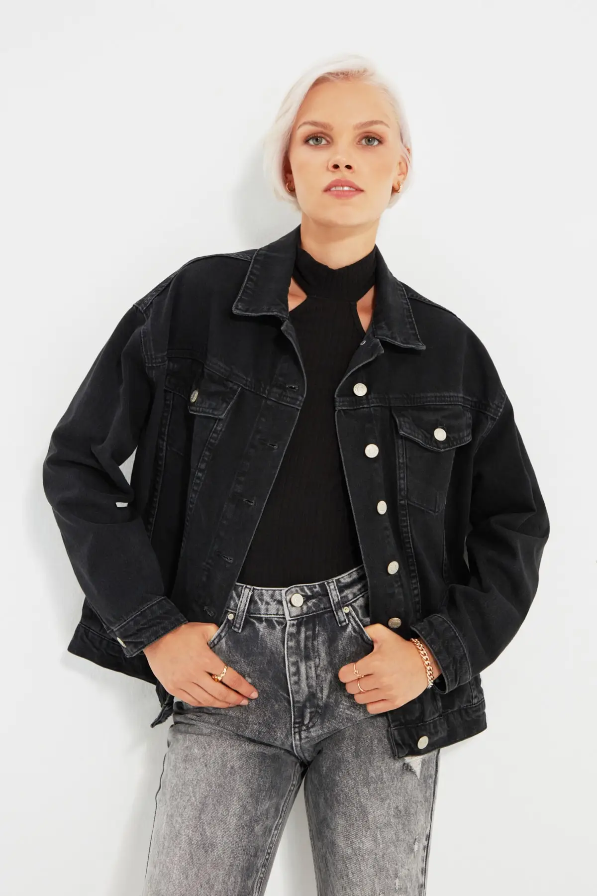 

Trendyol Ko and Collar Detailed Denim Jacket TWOAW22CE0136