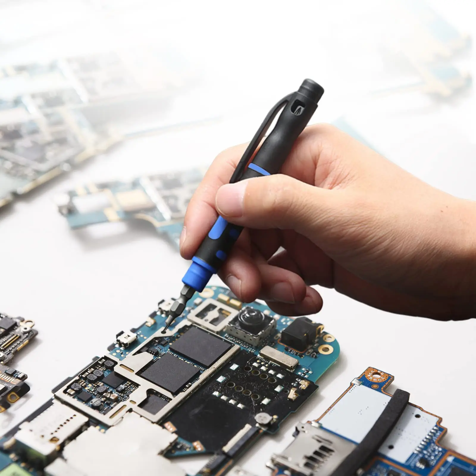 Портативный набор мини-отверток 4-в-1 с прецизионными инструментами для разборки