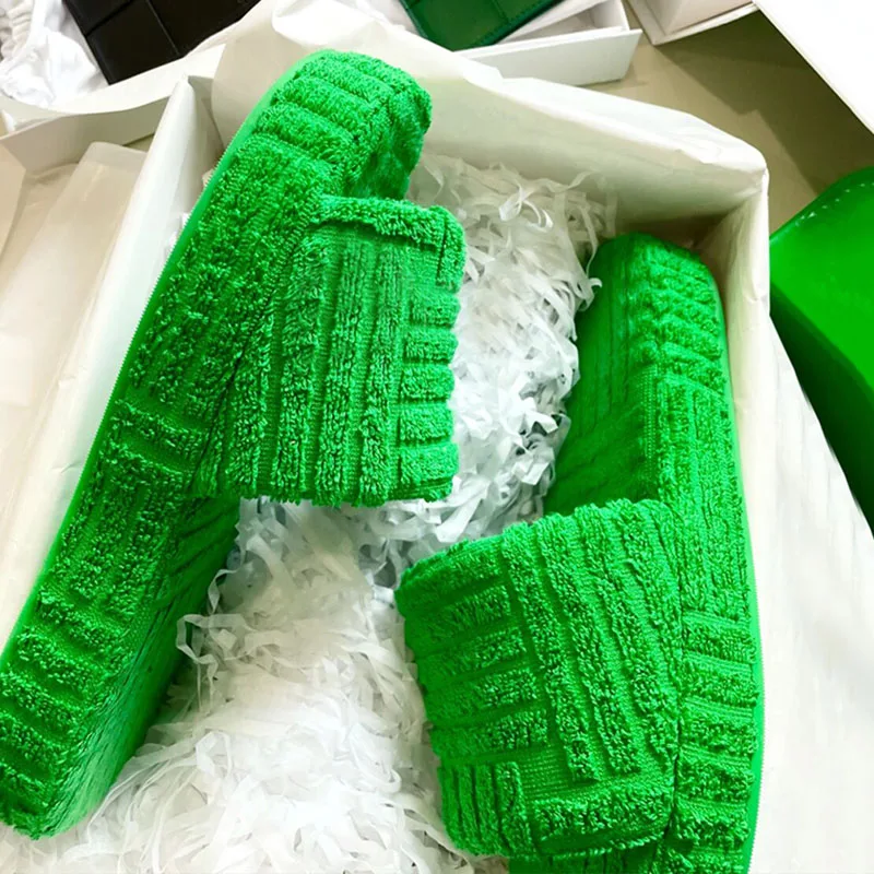 

2022 Green Winter New Brand Women Slipper Fashion Green Fur Slides High Quality Soft Sole Comfort Open Toe House Flip Flops