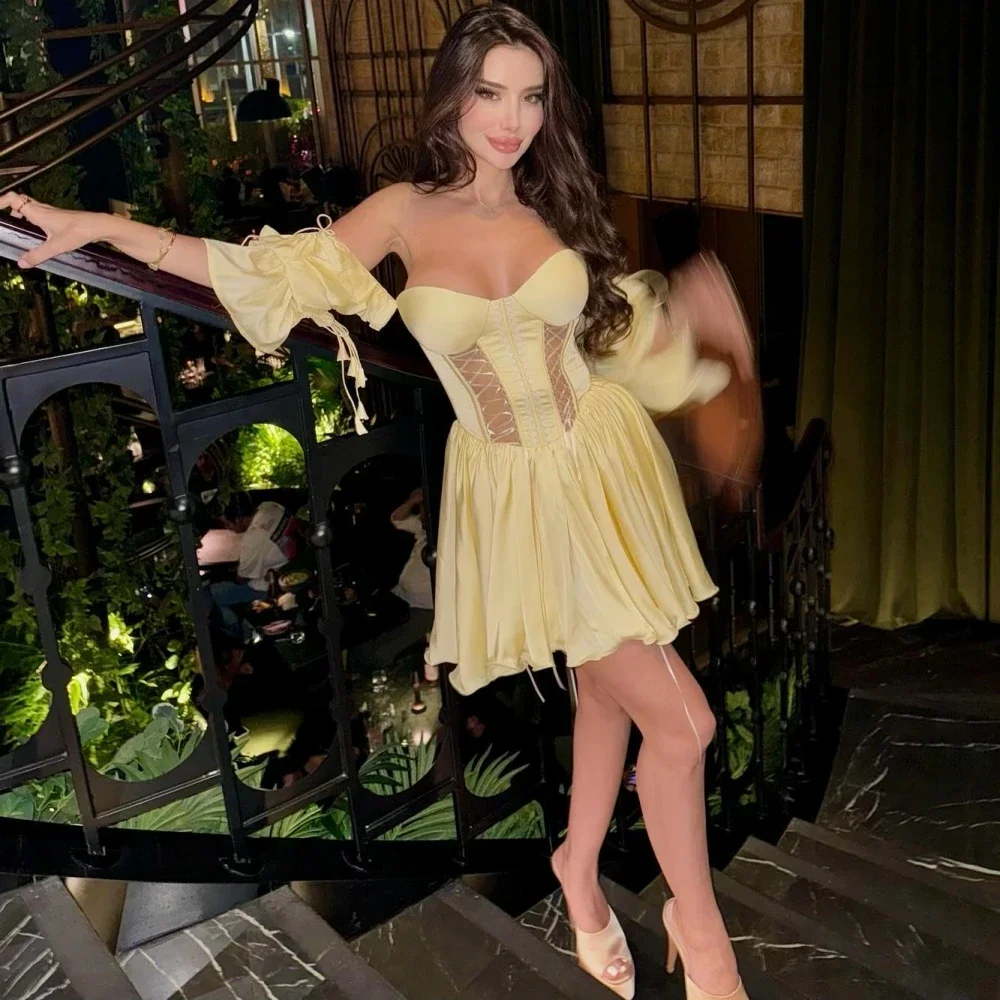 Короткие платья трапециевидной формы из джерси с лентой и складками для