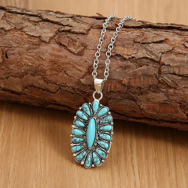 

Vintage Fashion Inlaid Turquoise Ancient Silver Sunflower Pendant Necklace for Women Exquisite Party Floral Jewelry Gifts