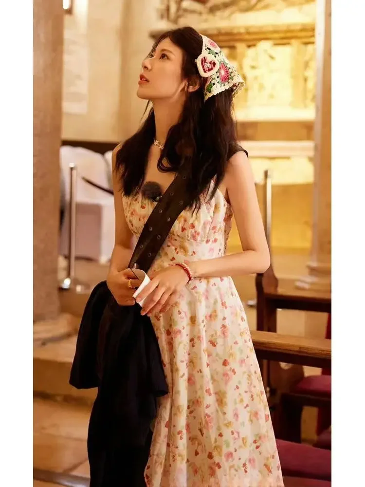 Мини-платье женское с высокой вилкой оборками и цветочным принтом без рукавов