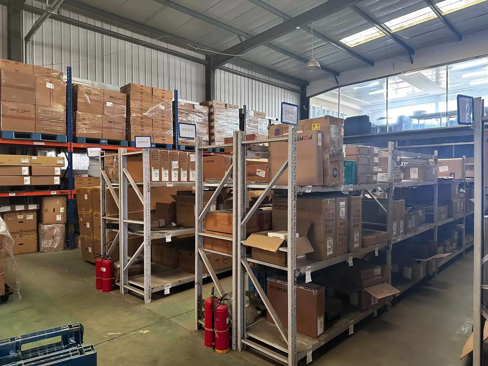 FortiGate-100F 5-летняя унифицированная третья защита (UTP) FG-100F-BDL-809--5-летнее программное