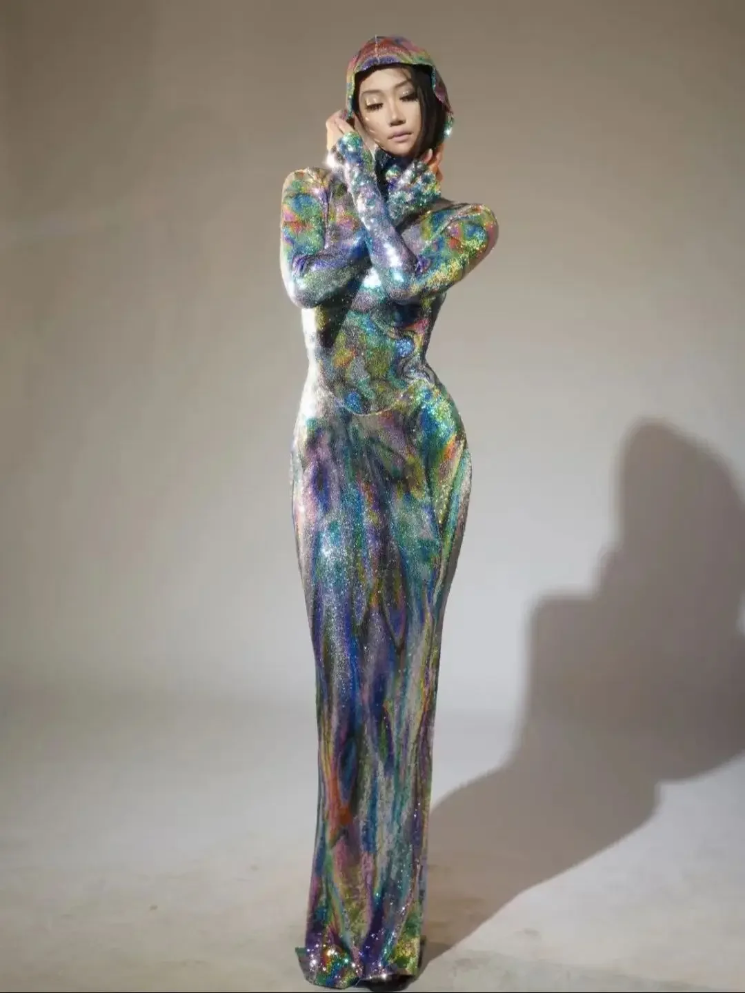 Новейшее платье 2024 женское с капюшоном блестящие блестки красочные длинные