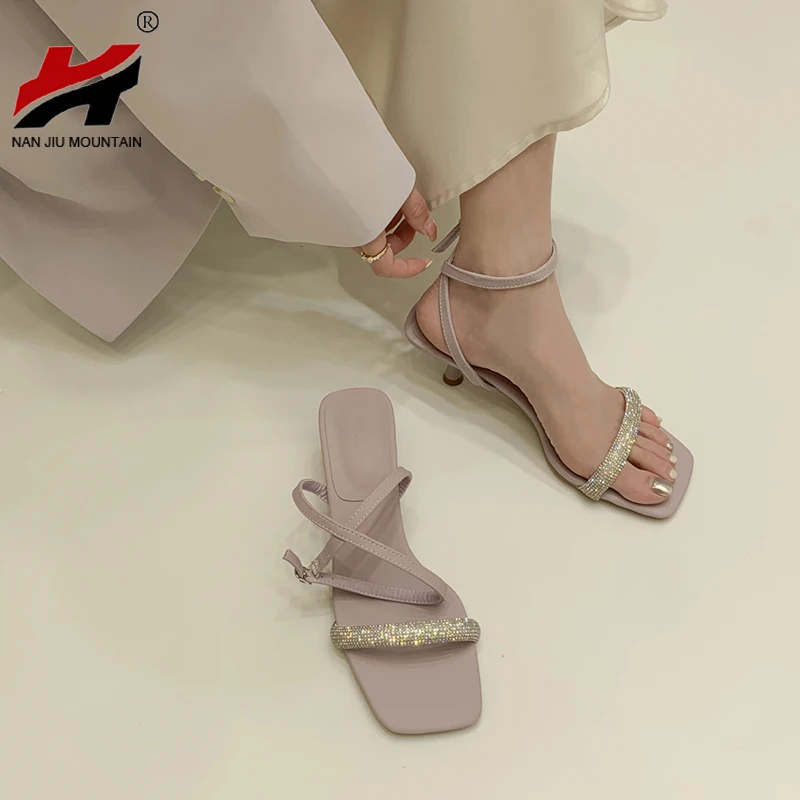 

Женские сандалии стразы на высоком каблуке 2022, простые женские сандалии с квадратным носком и ремешком на щиколотке