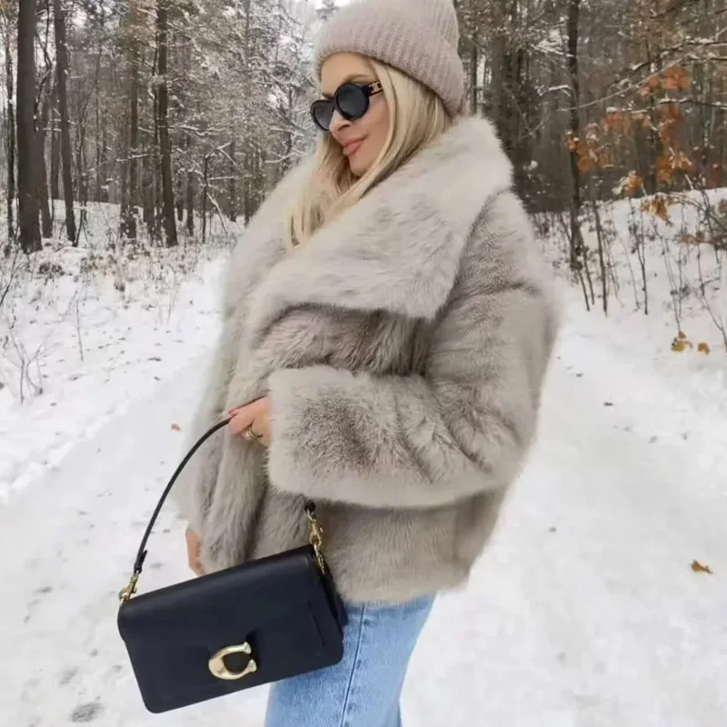 Женское зимнее пушистое пальто из искусственного меха