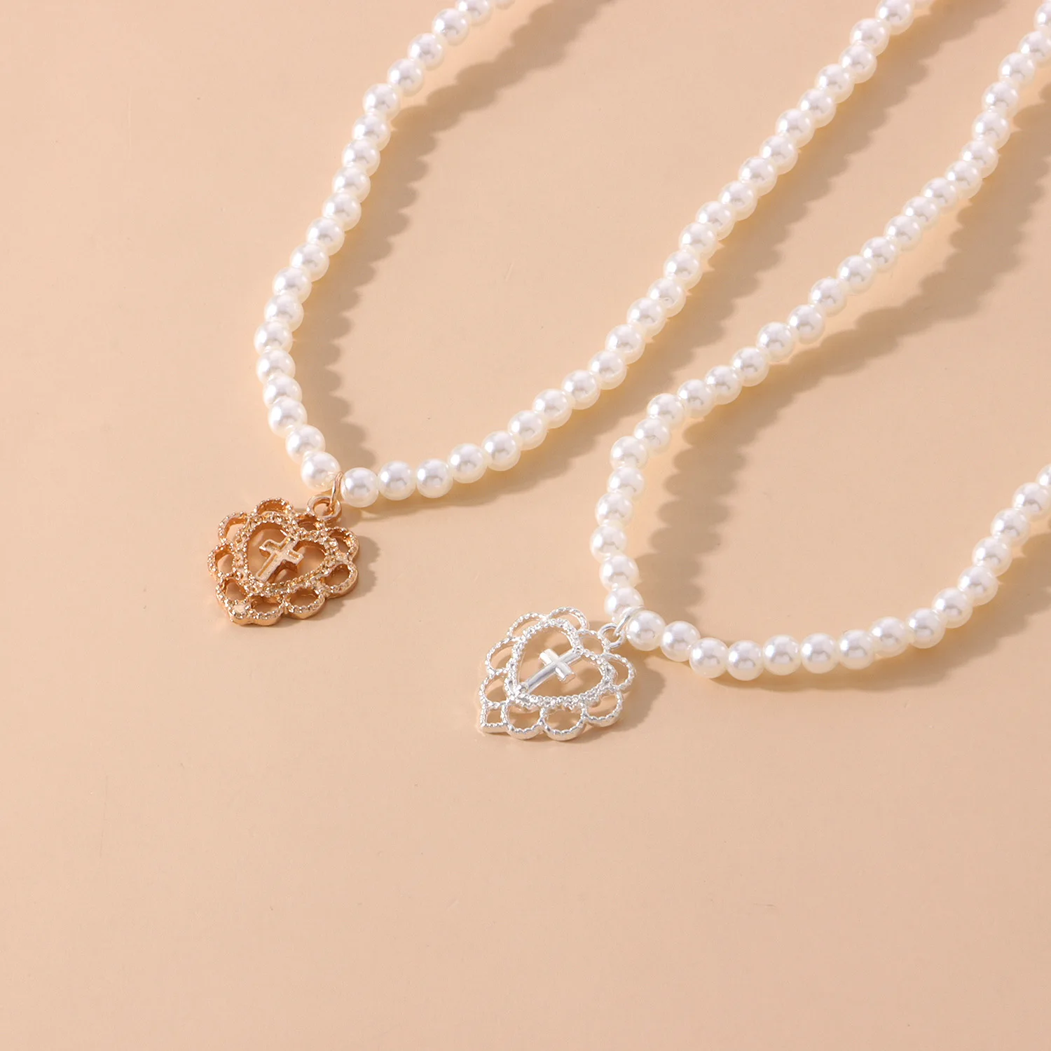 Женское ожерелье с подвеской в виде креста жемчугом |