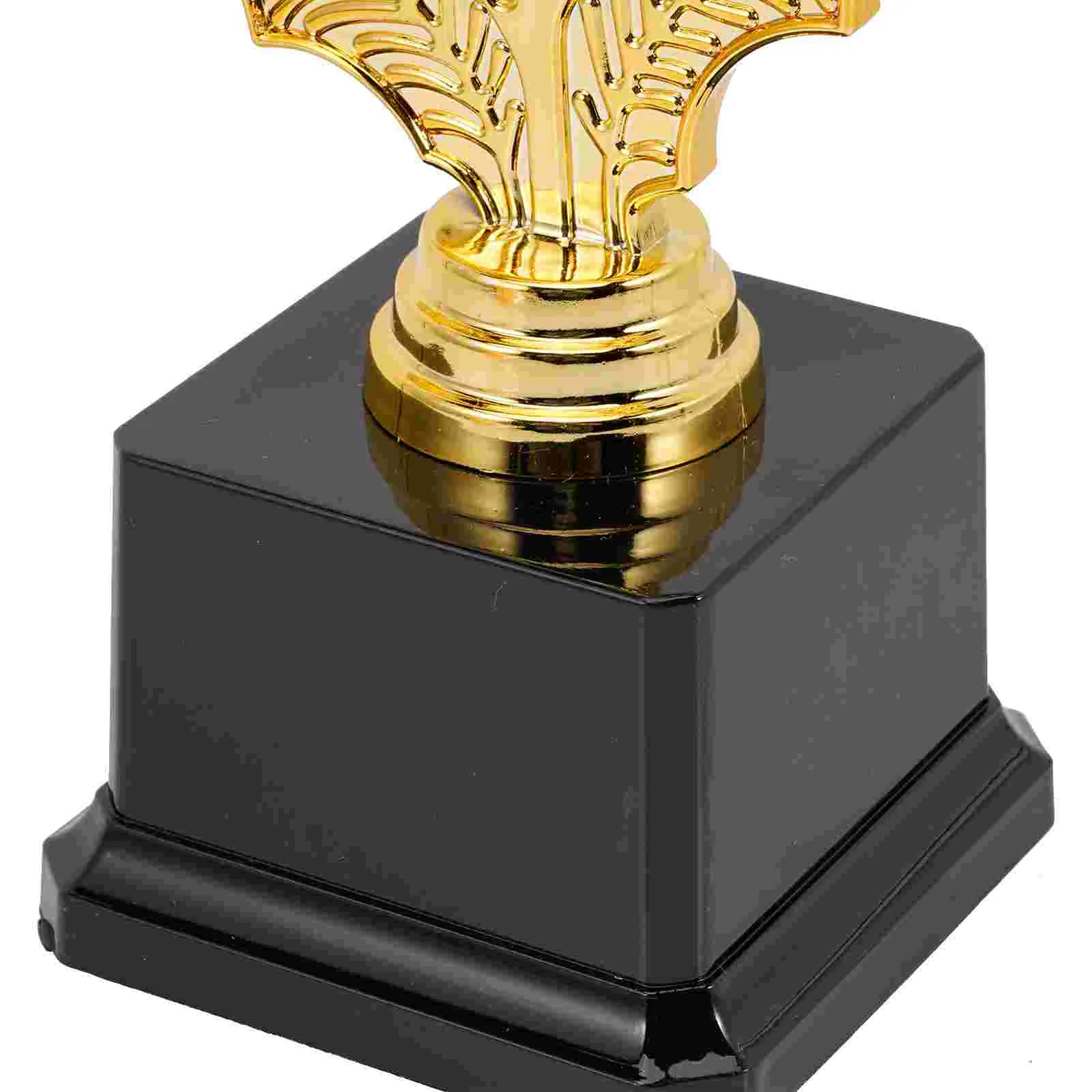 Рисунок 4 - Детская игрушка, трофей, школьные