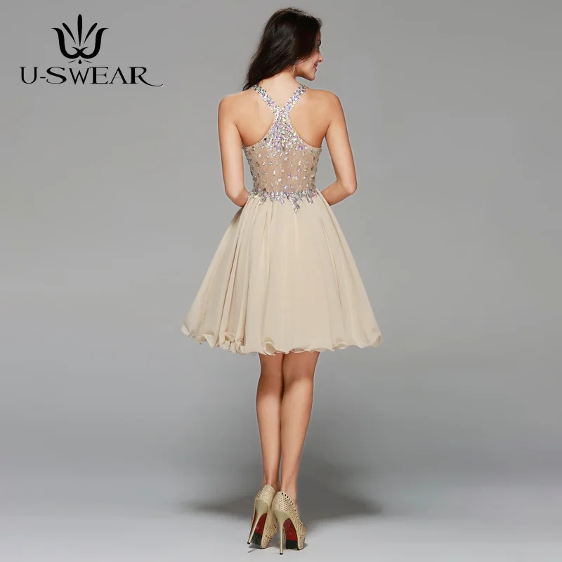 Вечернее платье цвета шампанского с глубоким V-образным вырезом без рукавов |