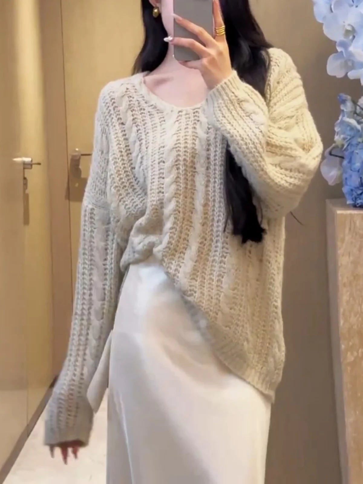 Женский вязаный свитер с v-образным вырезом и длинными рукавами осень зима 2024