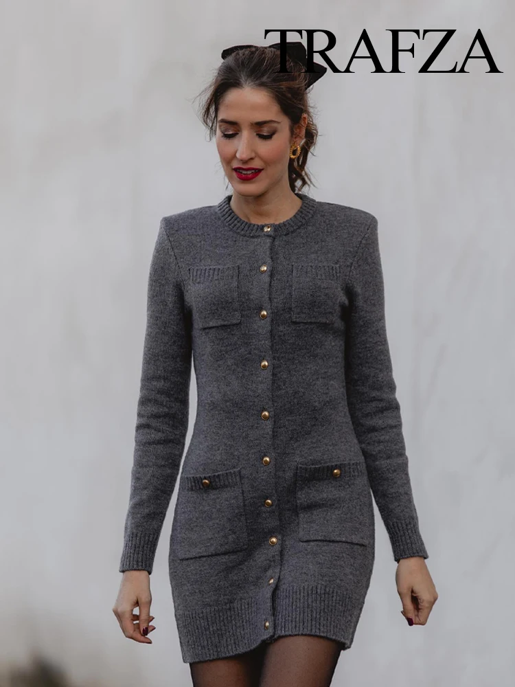 Женское однотонное мини-платье с круглым вырезом и длинными рукавами