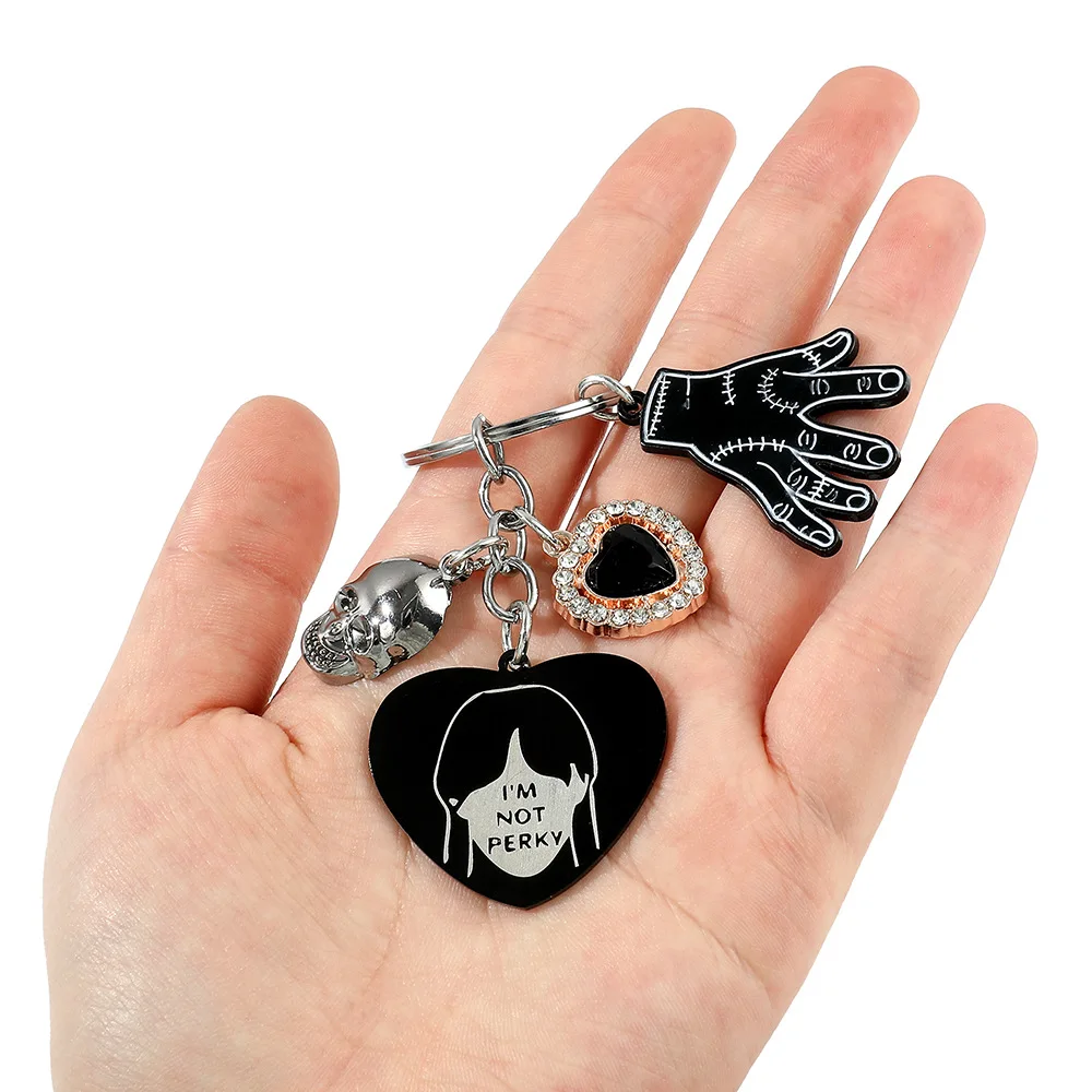 

TV Show Wednesday Addams Keychain Keyring Skull Heart Pendant Pendant Unisex Keychain Jewelry Gift Prop Decoration