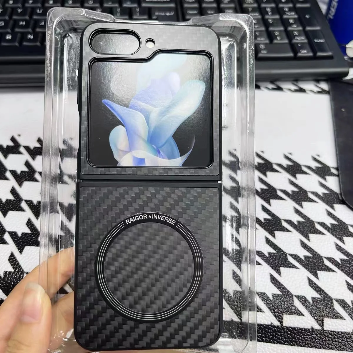 Raigor TUP углеродное волокно чехол для Samsung Z Flip 5 Магнитный легкий противоударный чехол для Z Flip 4 Магнитный чехол из углеродного волокна