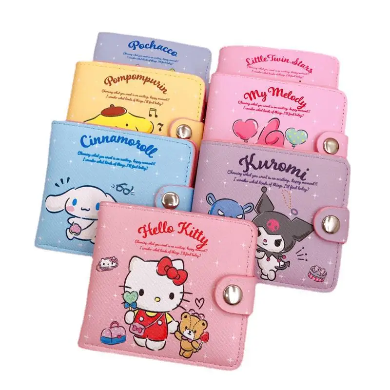 

Миниатюрный кошелек Kawaii из аниме Kuromi My Melody Kt Cat Cinnamoroll, милый Повседневный короткий кошелек из искусственной кожи с отделениями для карт, кошелек с кнопками, сумка для денег