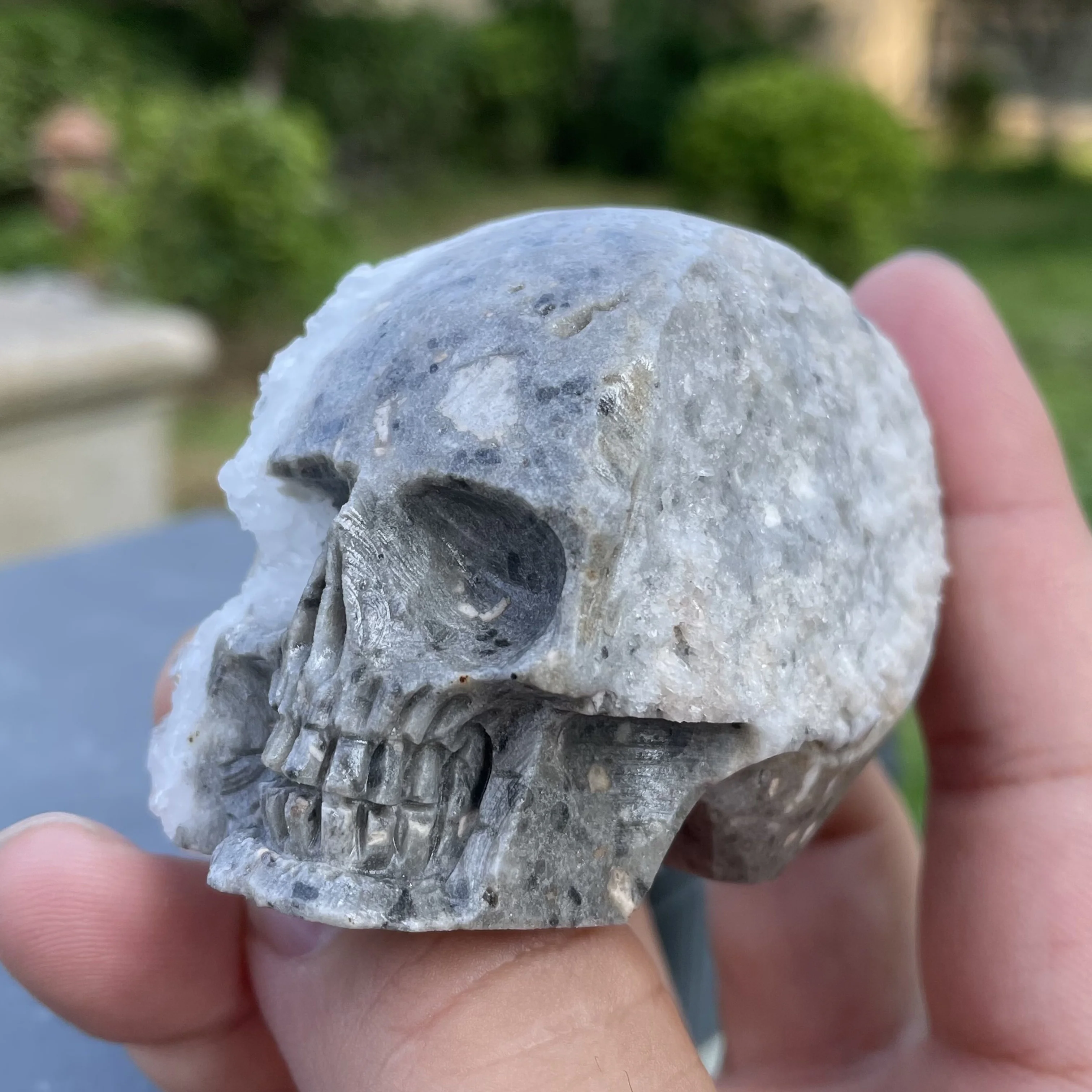 187 г натуральный резной вручную хрустальный череп неполированный камень