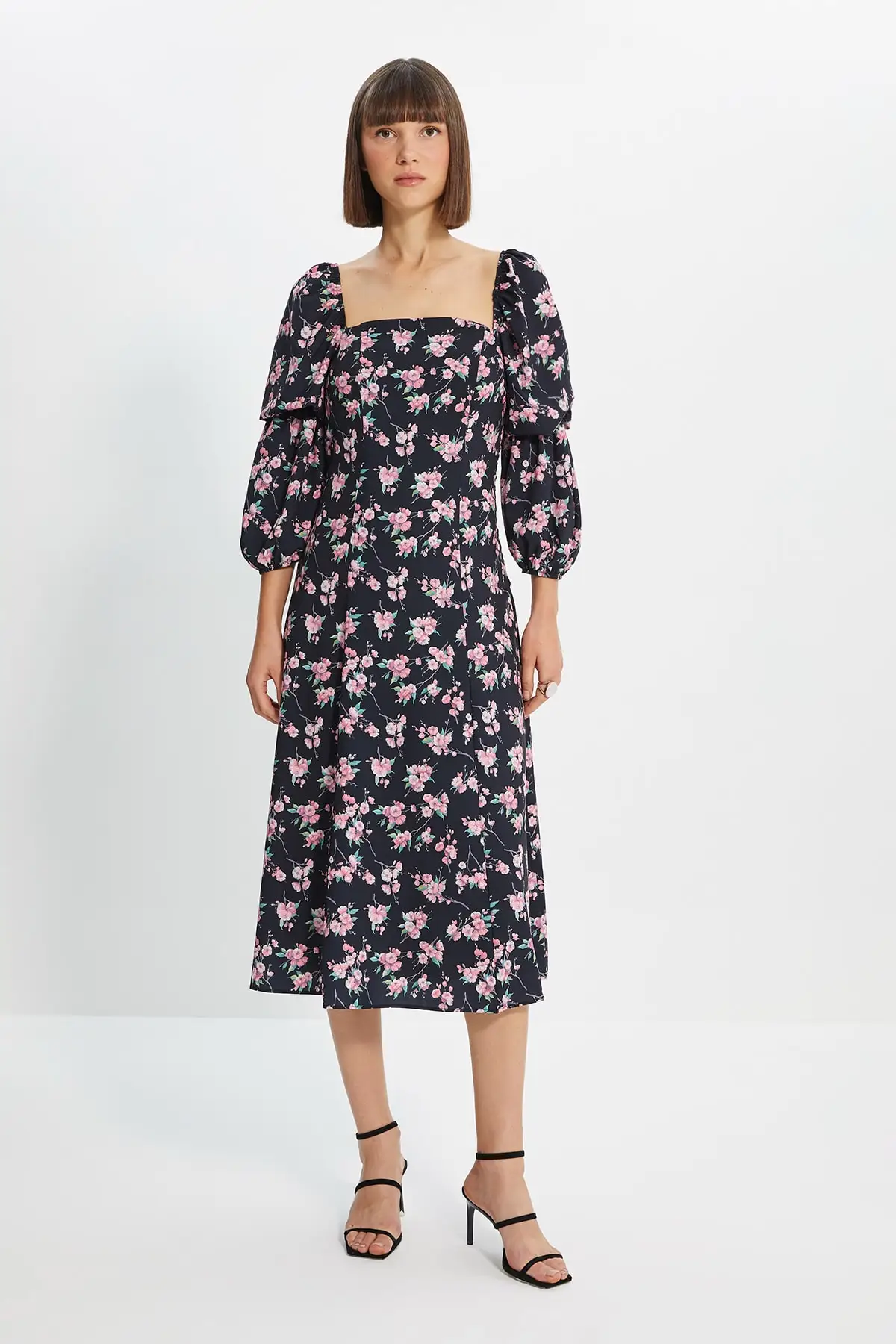 

Trendyol Square Collar Floral Dress TWOAW22EL0694