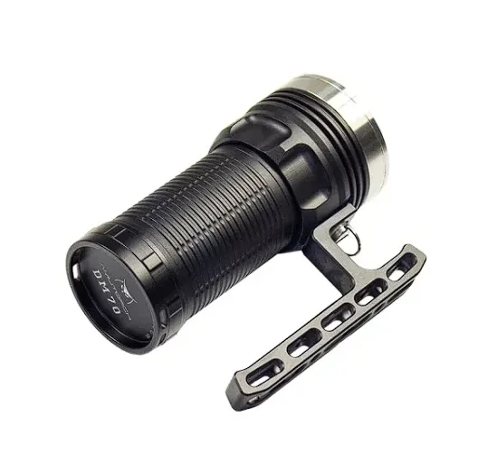 Фото Фонарь Amutorch DM70 4x CREEXHP70.3 23000лм 663м LED с зарядным устройством №1