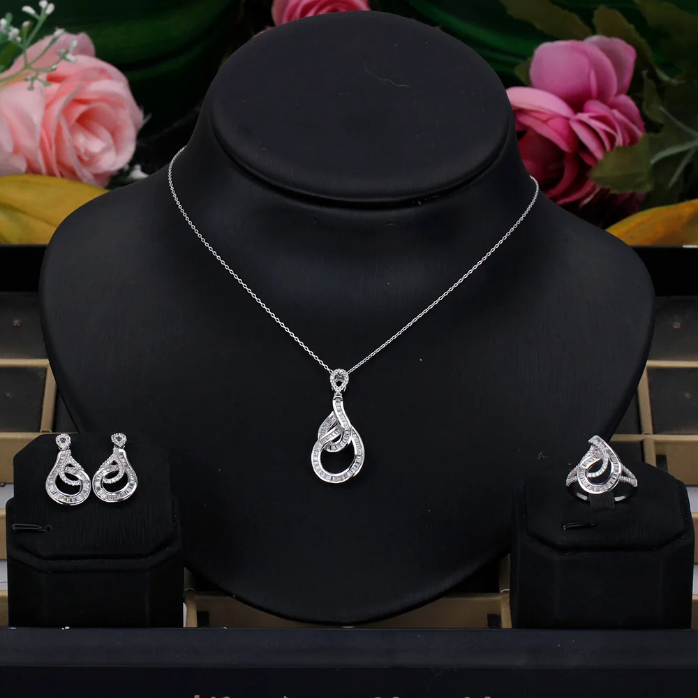 

Комплект из колье и серёг, с фианитом