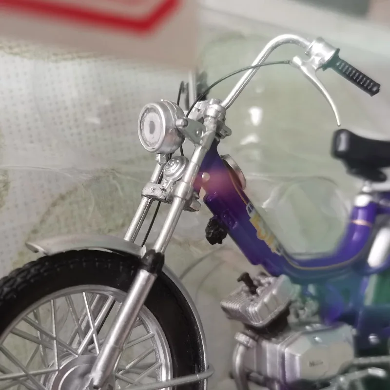 Коллекция моделей мотоциклов и скутеров tisti Cricket 50cc 1978 в масштабе 1:18 |