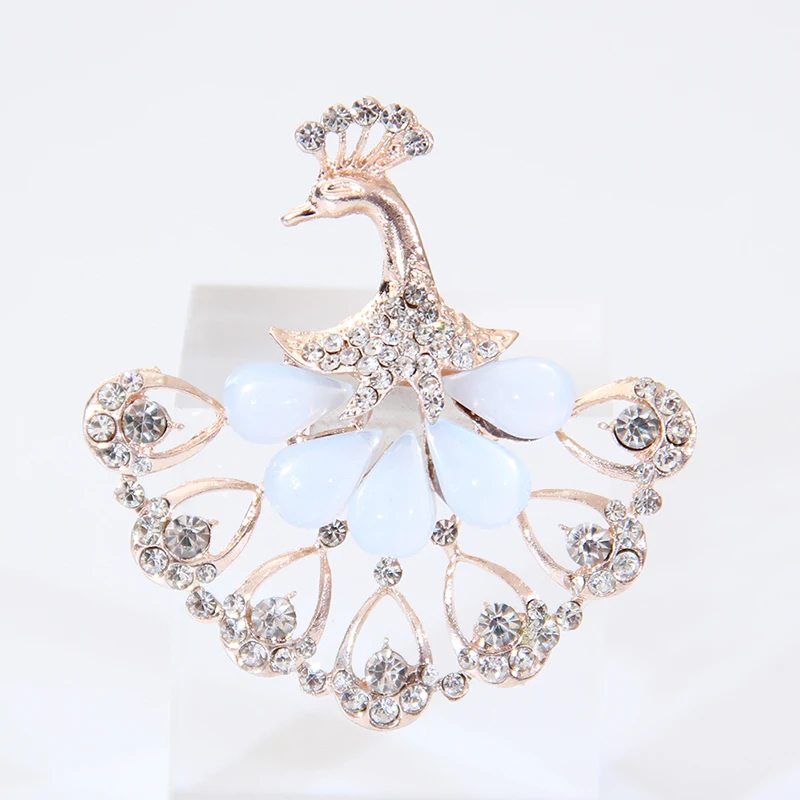 

MOZOG Women Delicate Pins Exquisite Badge Peacock Brooch Popular Alloy Ultralight Ornaments Fashion Jewelry Clothing Decoration