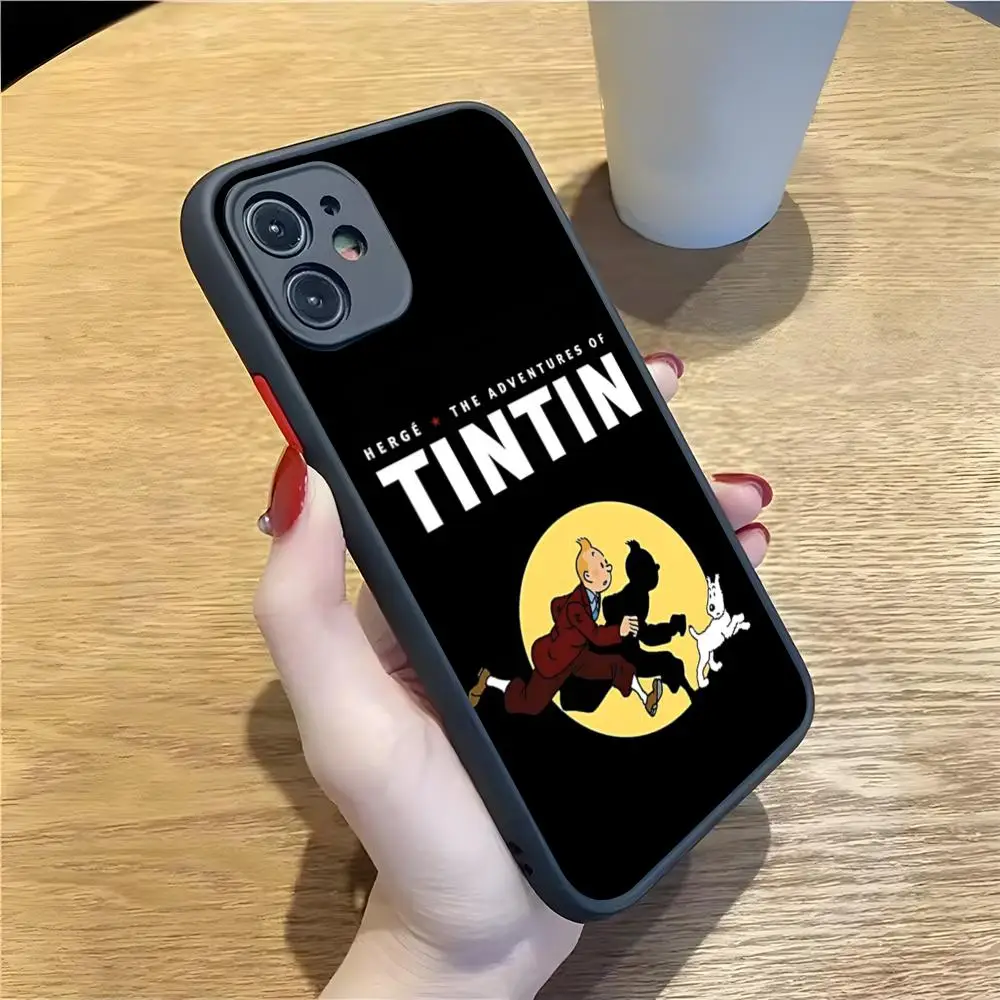 Фото Чехол для телефона «Приключения Тинтина» для iPhone 17, 16, 15, 14, 13, 12 Pro Max, XR, Air, Plus, Mini, с эффектом кожи, черный, жесткий, с покрытием под кожу №5
