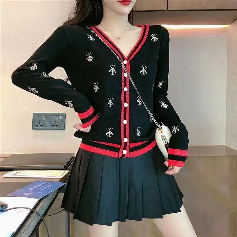

Fashion Designer Embroidery Cardigan Long Sleeve Single Breasted Contrast V Neck Knitwear Sweater Jacket Autumn Winter I646