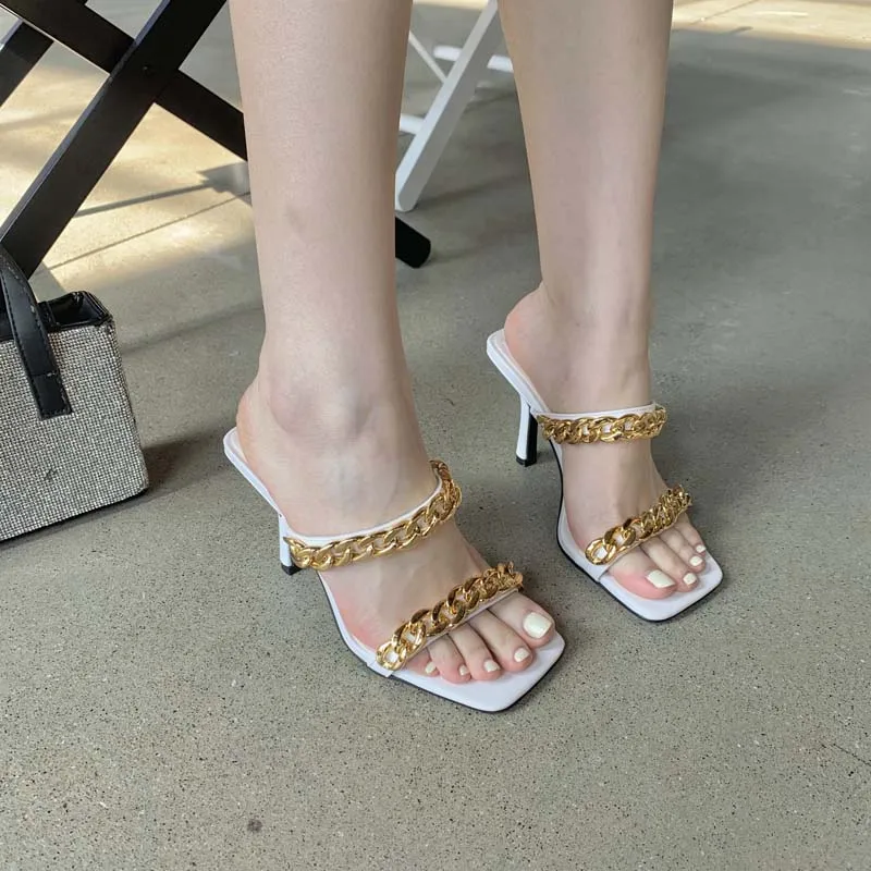 

Женские шлепанцы с открытым носком, на толстом каблуке