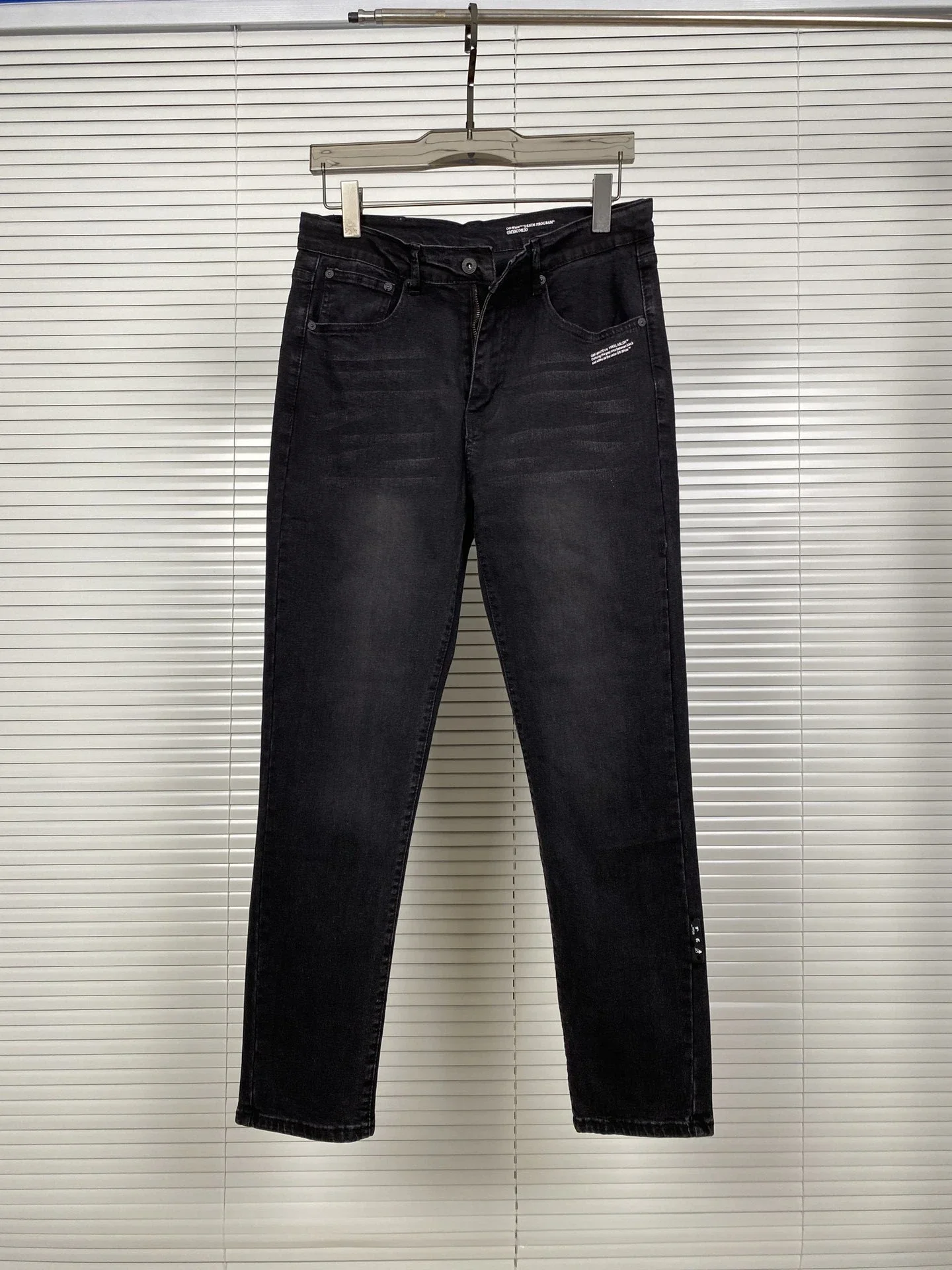 

New fall OFF WHITE zebra leather tag versatile denim pants men and women with the same paragraph