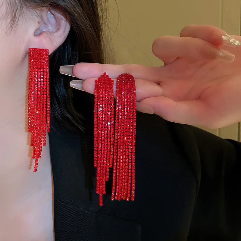 Серьги-гвоздики для женщин в ассортименте