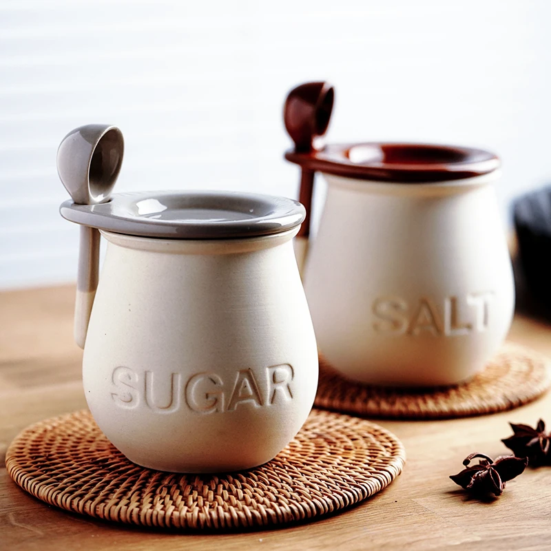 

Ceramic Seasoning Pot Retro Coarse Pottery Covered Salt Pot Sugar Pot Kitchen Moisture Proof Seasoning Bottle With Spoon ZB345