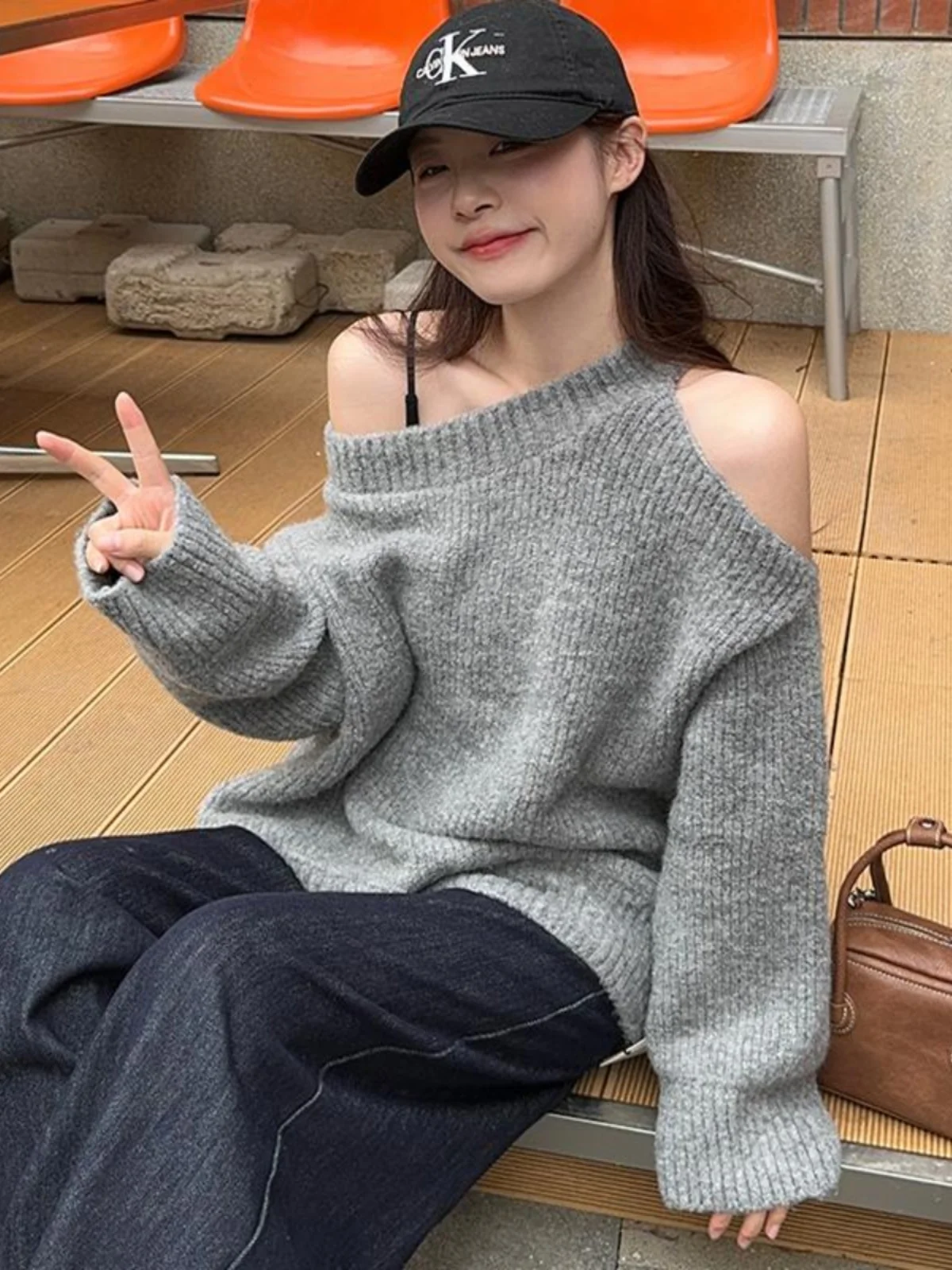 Осенняя женская одежда больших размеров свободный пуловер с открытыми плечами