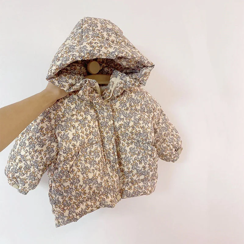 Детская зимняя куртка на хлопковом наполнителе с цветочным принтом