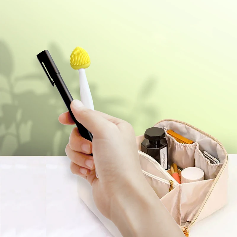 Силиконовая щетка для чистки черных точек