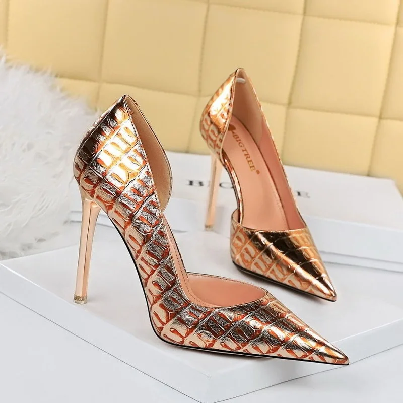 

Женские туфли на высоком каблуке-шпильке со змеиным узором