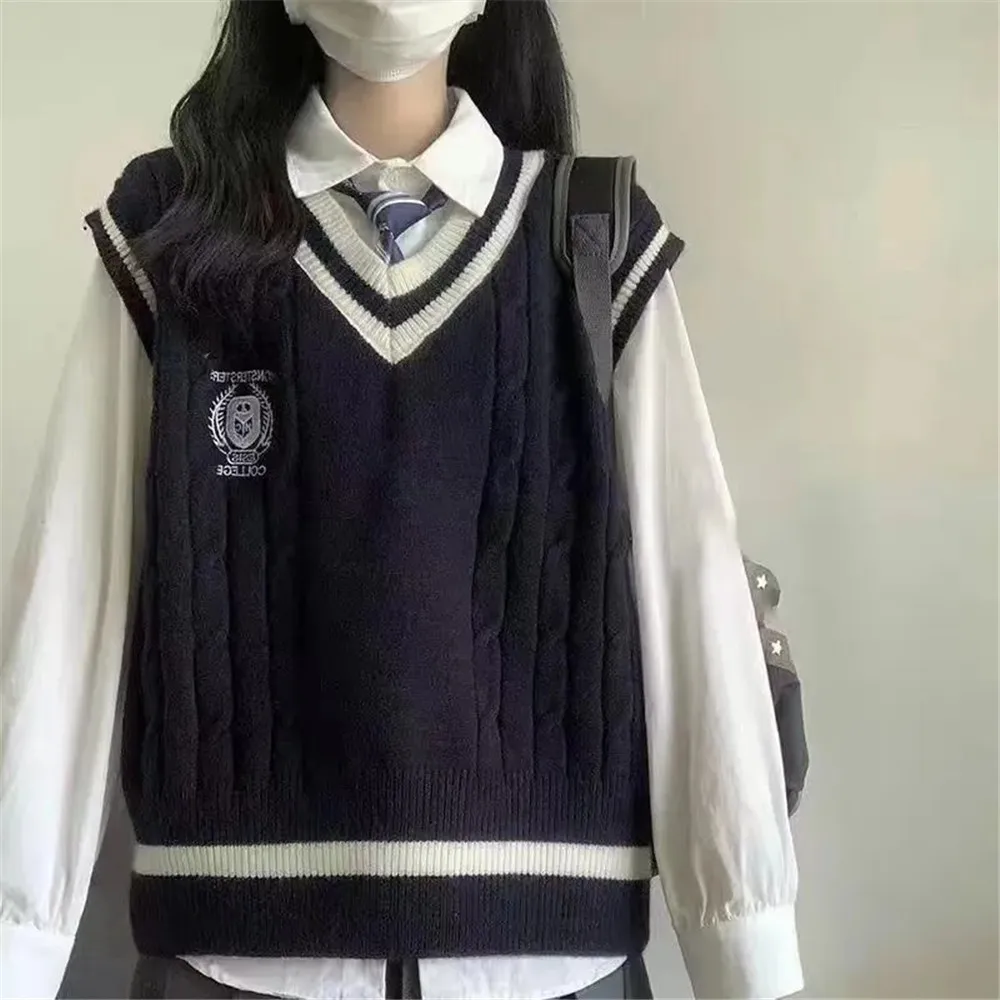 Женский свитер оверсайз в стиле преппи с V-образным вырезом