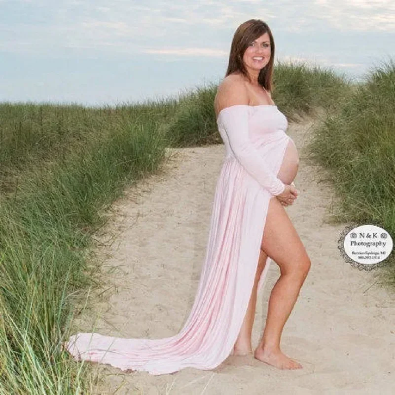 Платье для беременных с открытыми плечами длинным рукавом и разрезом спереди