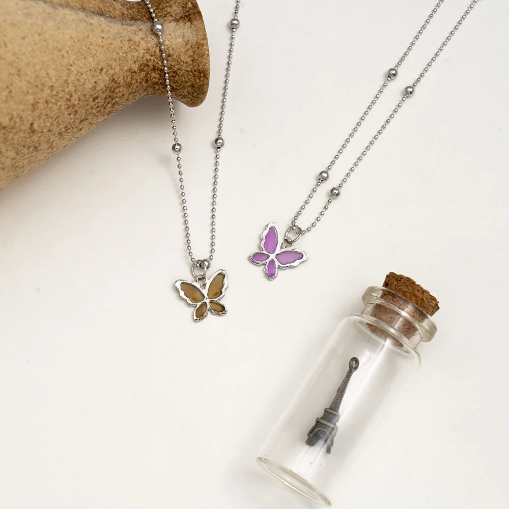 

2023 Fashion Korean Version Butterfly Pendant Necklace For Women Pink Color Butterfly Necklace Simple Elegant Jewelry Wholesale