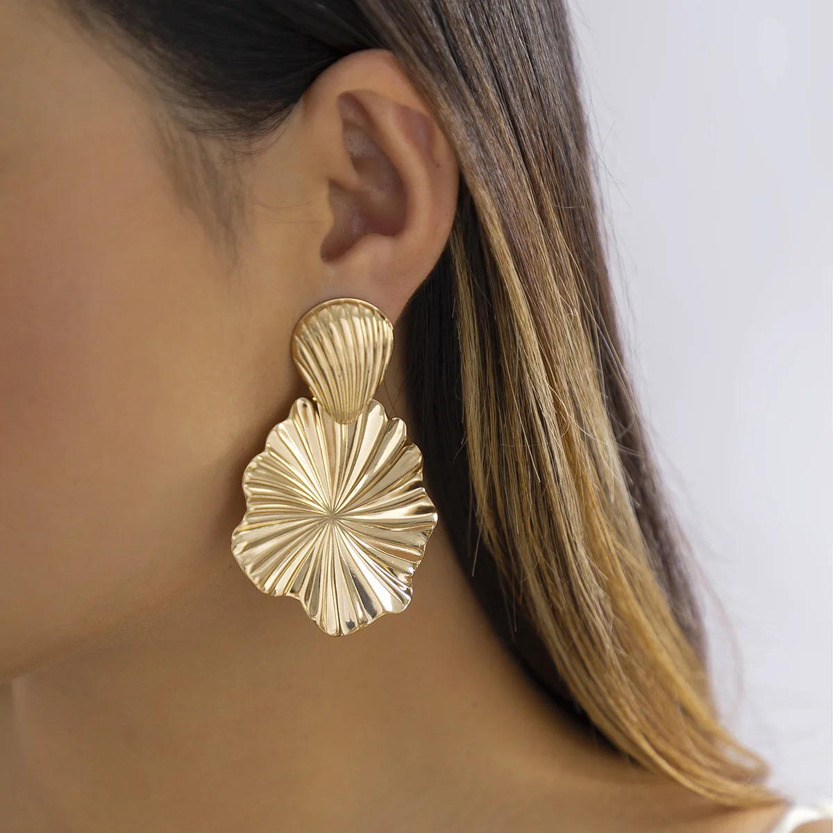 

Personality Metal Lotus Leaf Drop Earrings for Women Wedding Party Christmas Earrings Punk Fashion Dangle Earrings Charm Jewelry