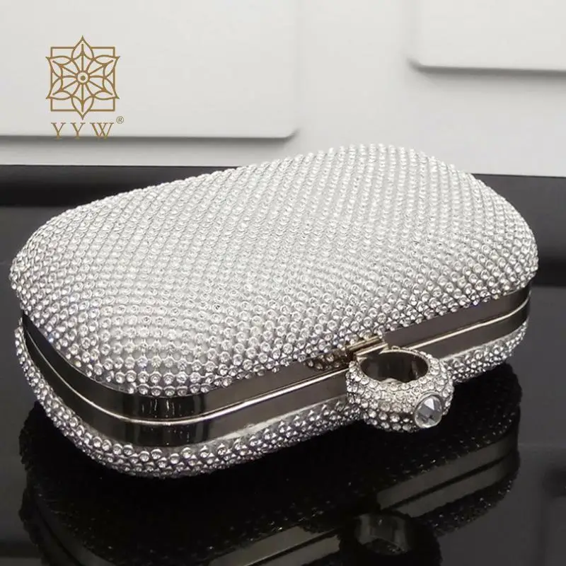 Рисунок 5 - Блестящие женские сумки-клатчи с бриллиантами