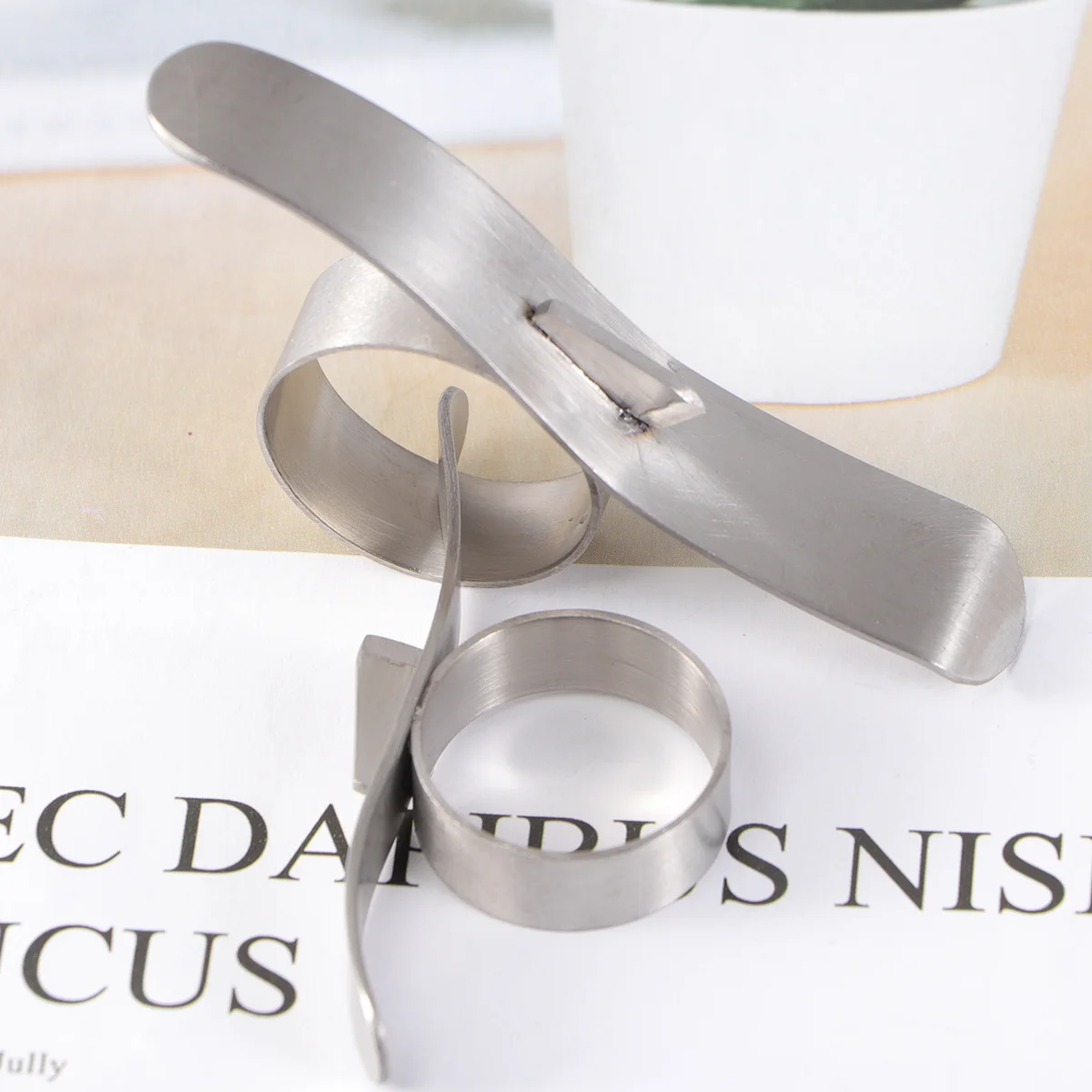 

2 PCS Stainless Steel Peeler Finger Ring Peeler Garlic Peeler Mango Peeler Orange Peeler Tool Finger Orange Peeler Bottle Opener