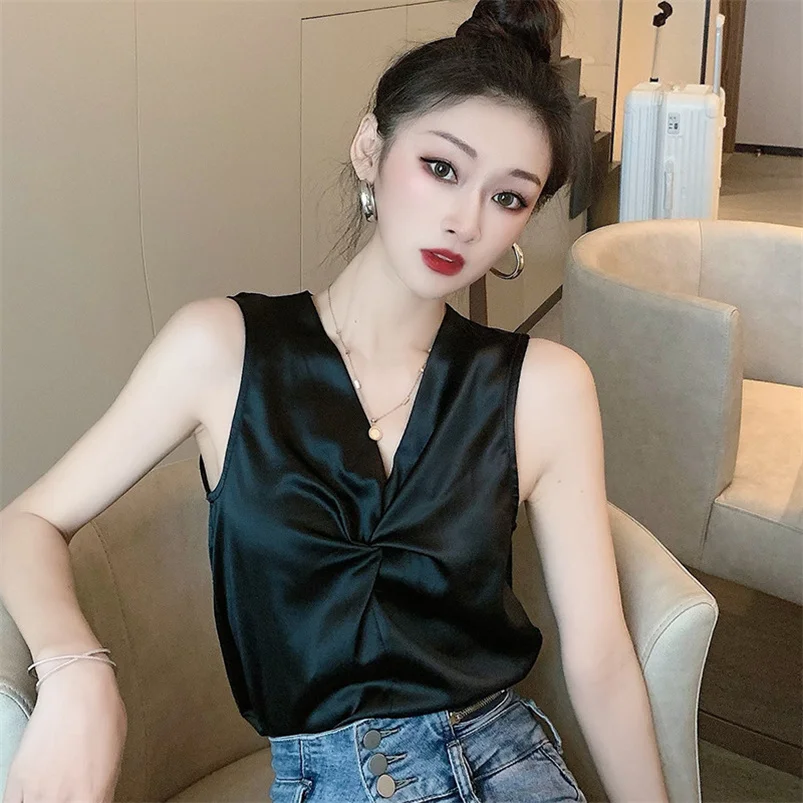 

2022 Streetwear Ice Silk V-Neck Vest Women Summer New Slim Casual Sleeveless Tees Solid Color Ladies Folds Tank Top y2k clothes