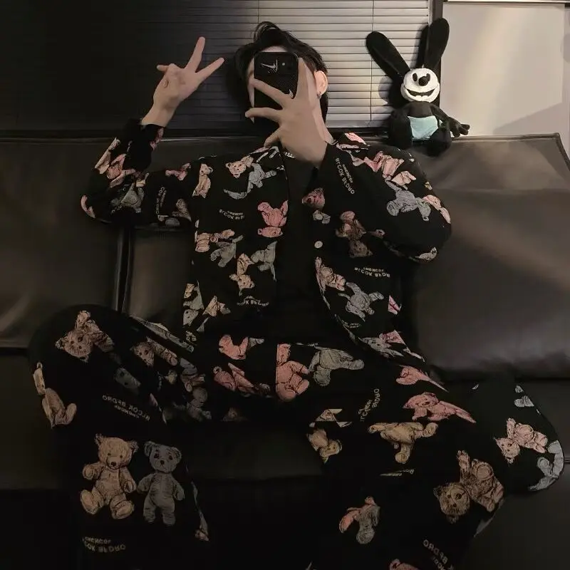 Violent bear couple pajamas spring and autumn cartoon cool long sleeve thin home service suit can be worn outside.