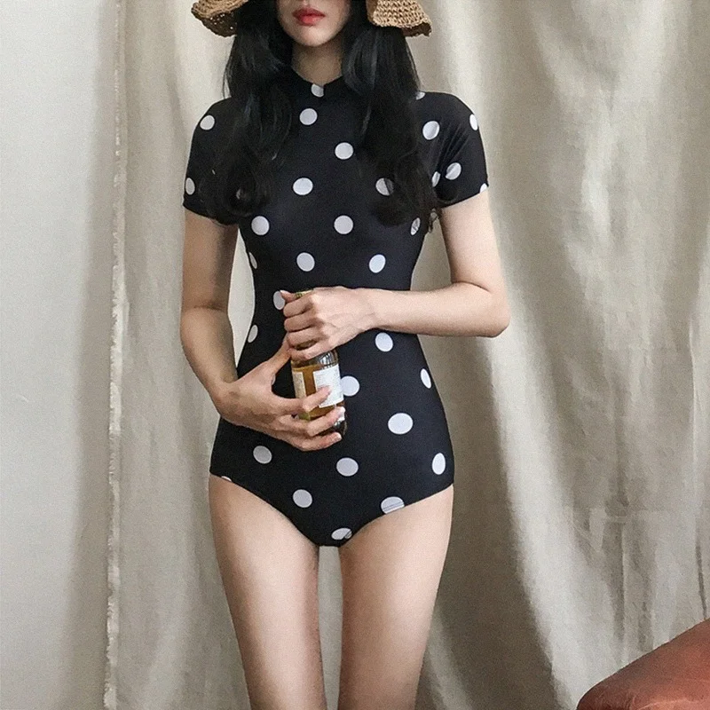 

Korean retro fresh polka dot short-sleeved conservative cover belly slimming triangle one-piece hot spring swimsuit women